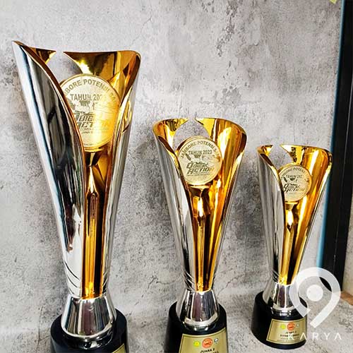 Trophy Logam Custom Sepuh
